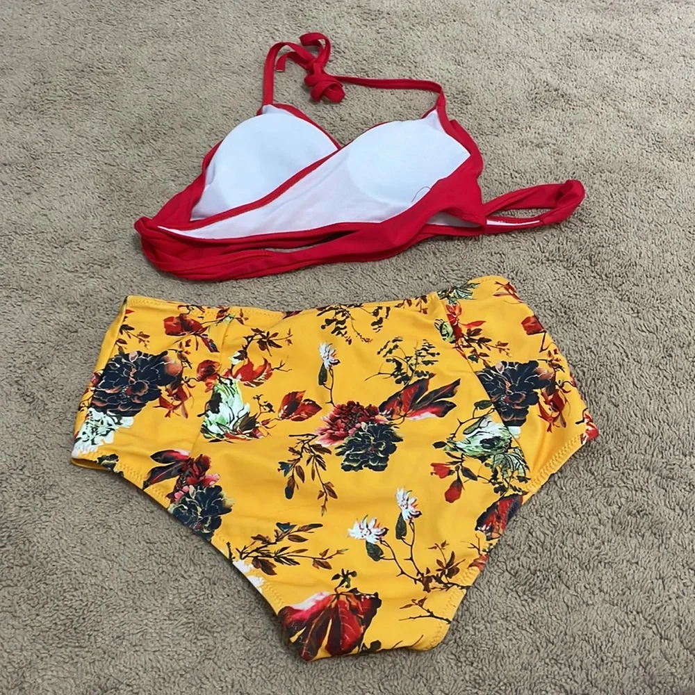 Bathing suits - Picture 4 of 15